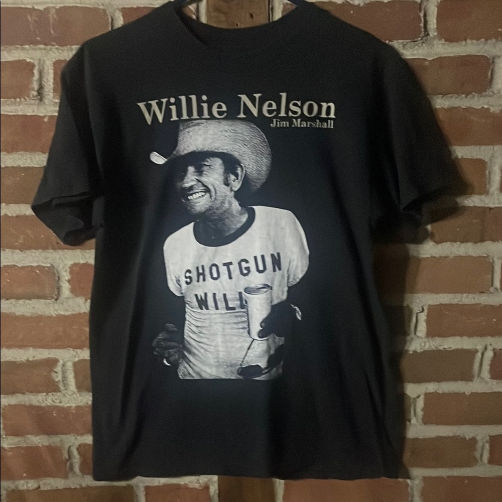 Willie Nelson Black Graphic shotgun Willie T-Shirt, M